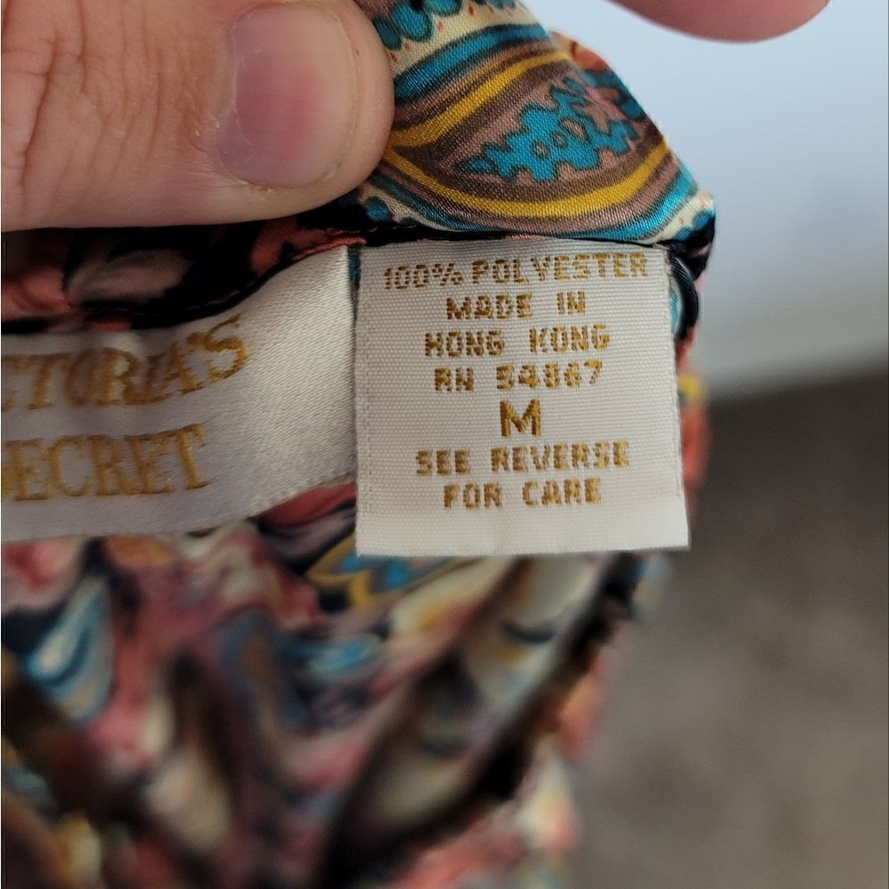 VINTAGE- VICTORIA'S SECRET Gold Label PJ Set - Picture 16 of 16